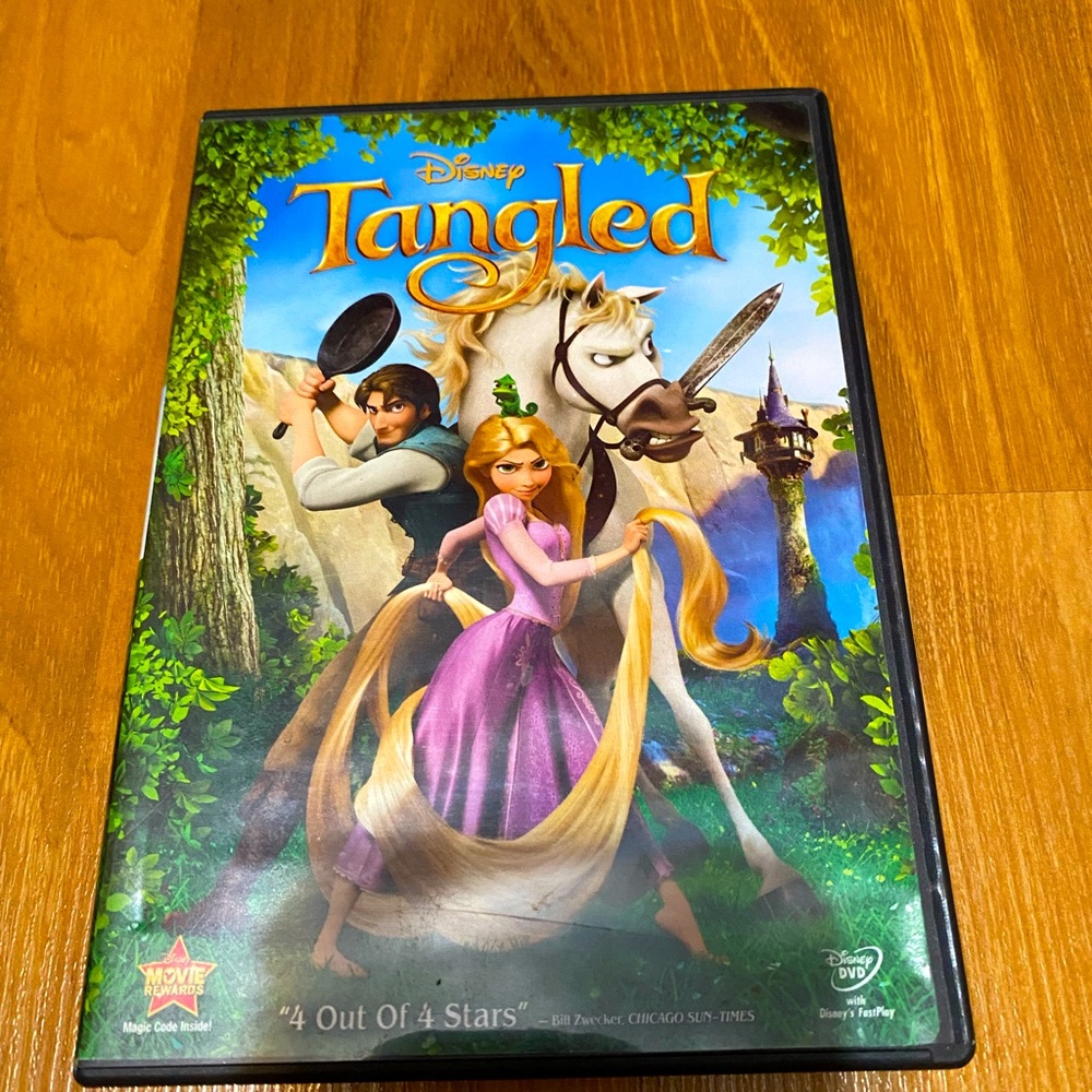 Disney Tangled movie DVD 🏰